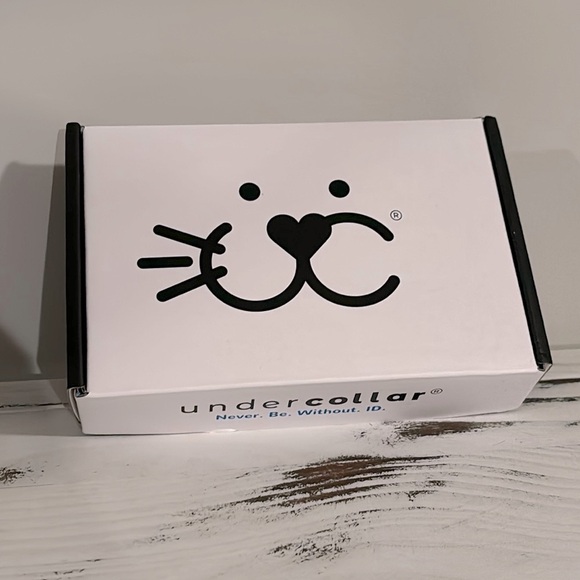 NIB GPS Pet Undercollar Stretch QR Code ID Collar & Name Tag W/ GPS Track Alerts - Picture 2 of 12